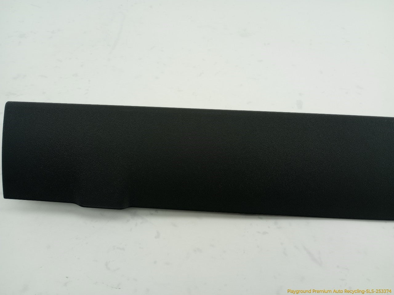 Land Rover LR3 Upper Tailgate Upper Side Trim Panel