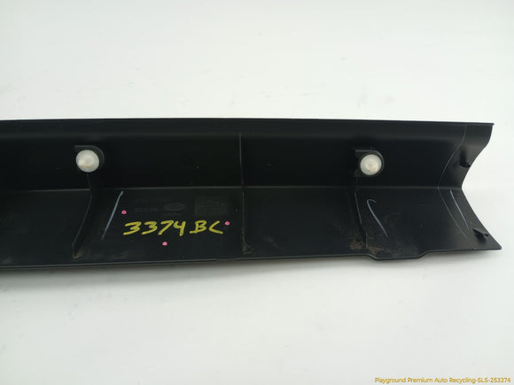 Land Rover LR3 Upper Tailgate Upper Side Trim Panel