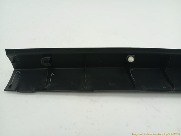 Land Rover LR3 Upper Tailgate Upper Side Trim Panel