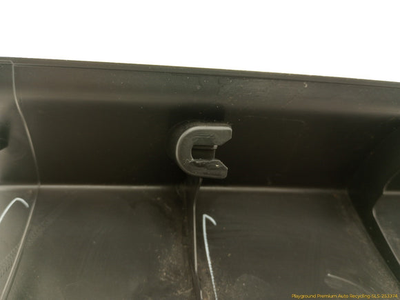 Land Rover LR3 Upper Tailgate Upper Side Trim Panel