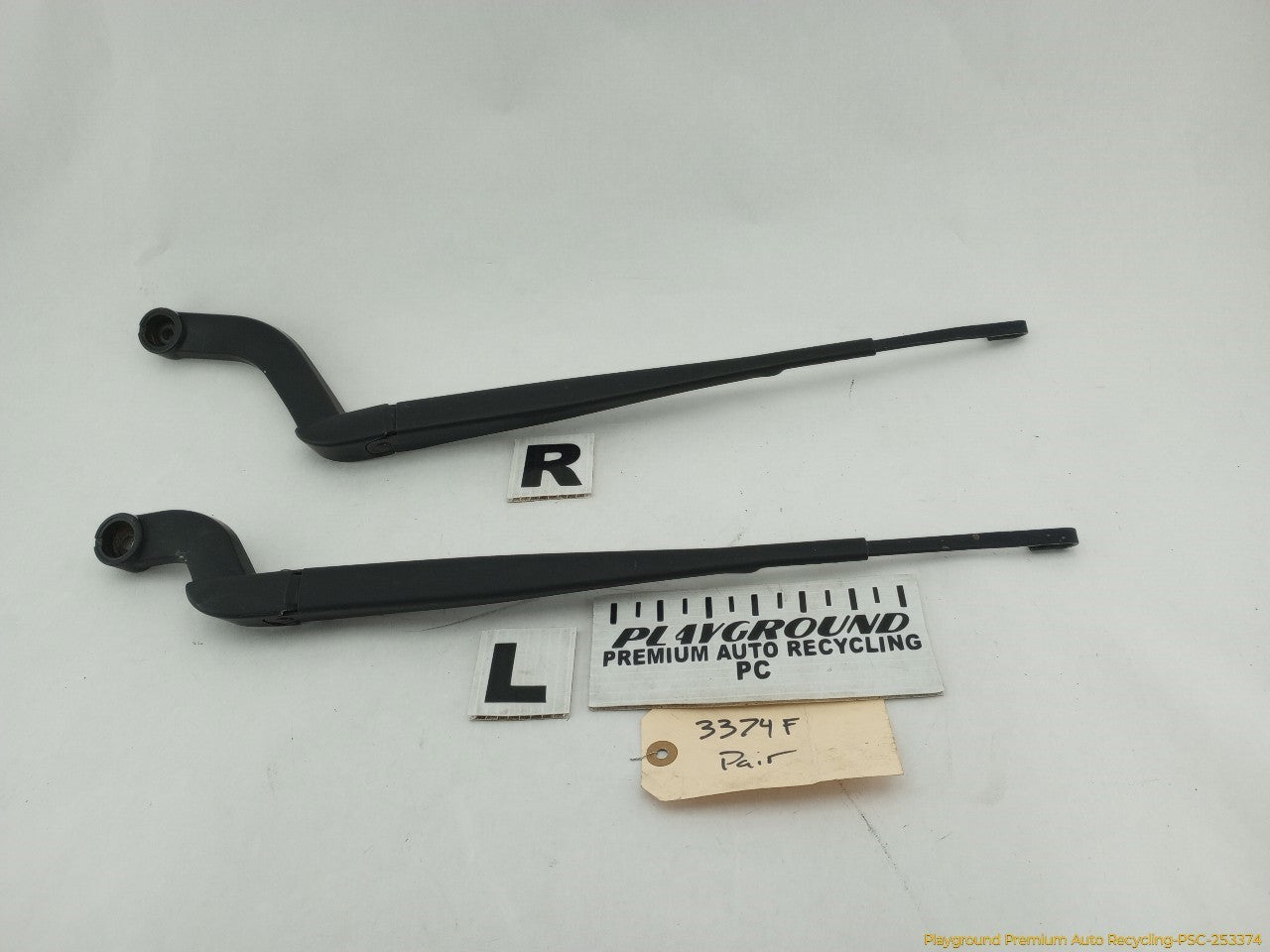 Land Rover LR3 Pair Of Front Wiper Arms