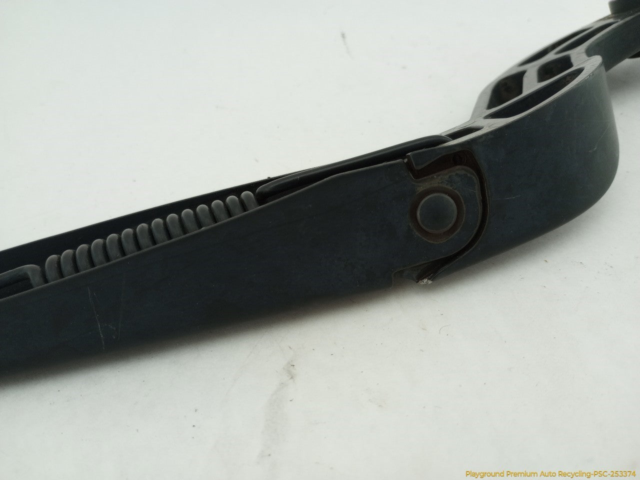 Land Rover LR3 Pair Of Front Wiper Arms