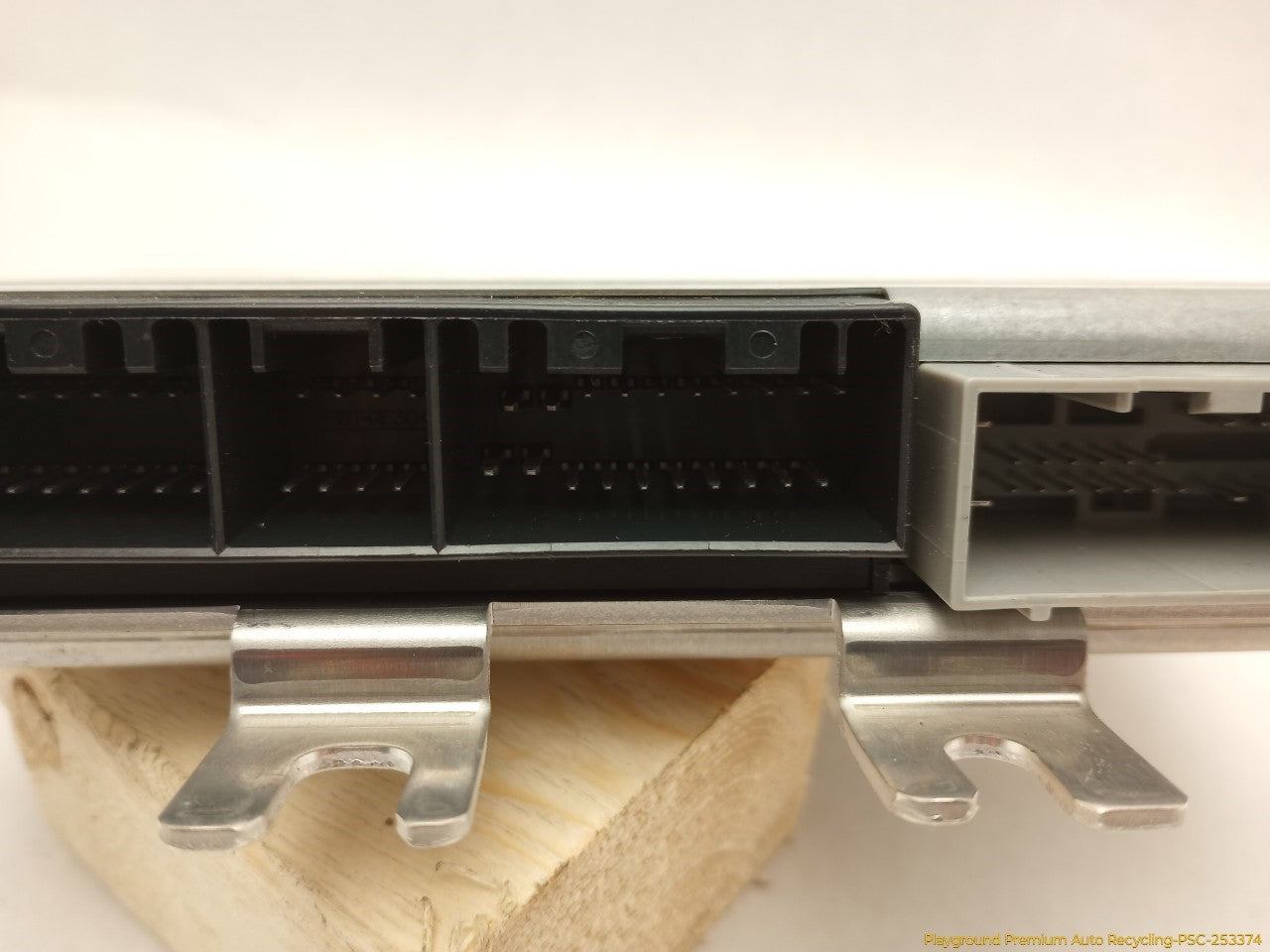 Land Rover LR3 Air Suspension Control Module