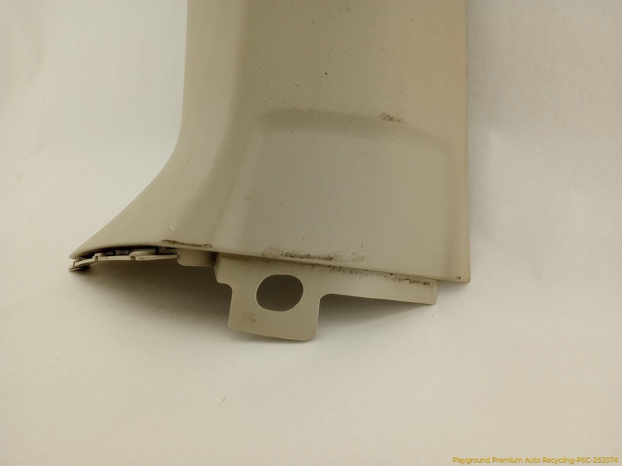 Land Rover LR3 Passenger Right Upper D Pillar Trim