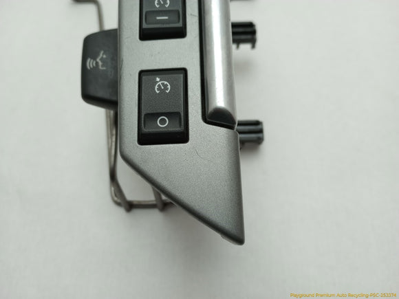 Land Rover LR3 Steering Wheel Cruise Control Switch