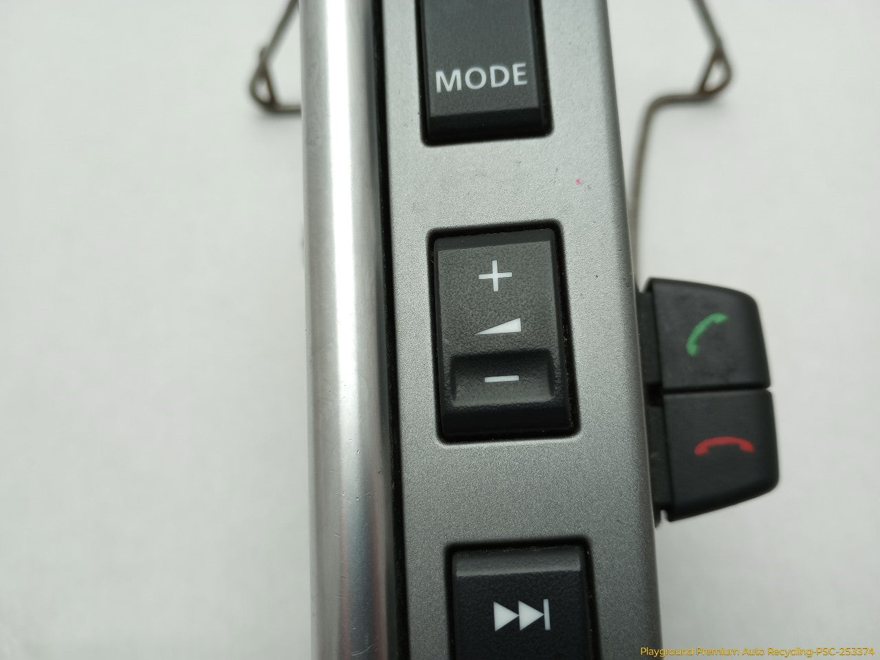 Land Rover LR3 Steering Wheel Audio Control Switch