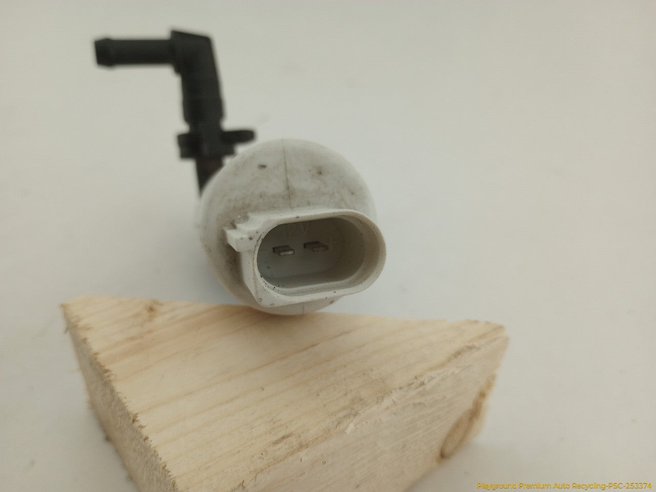 Land Rover LR3 Headlamp Washer Pump
