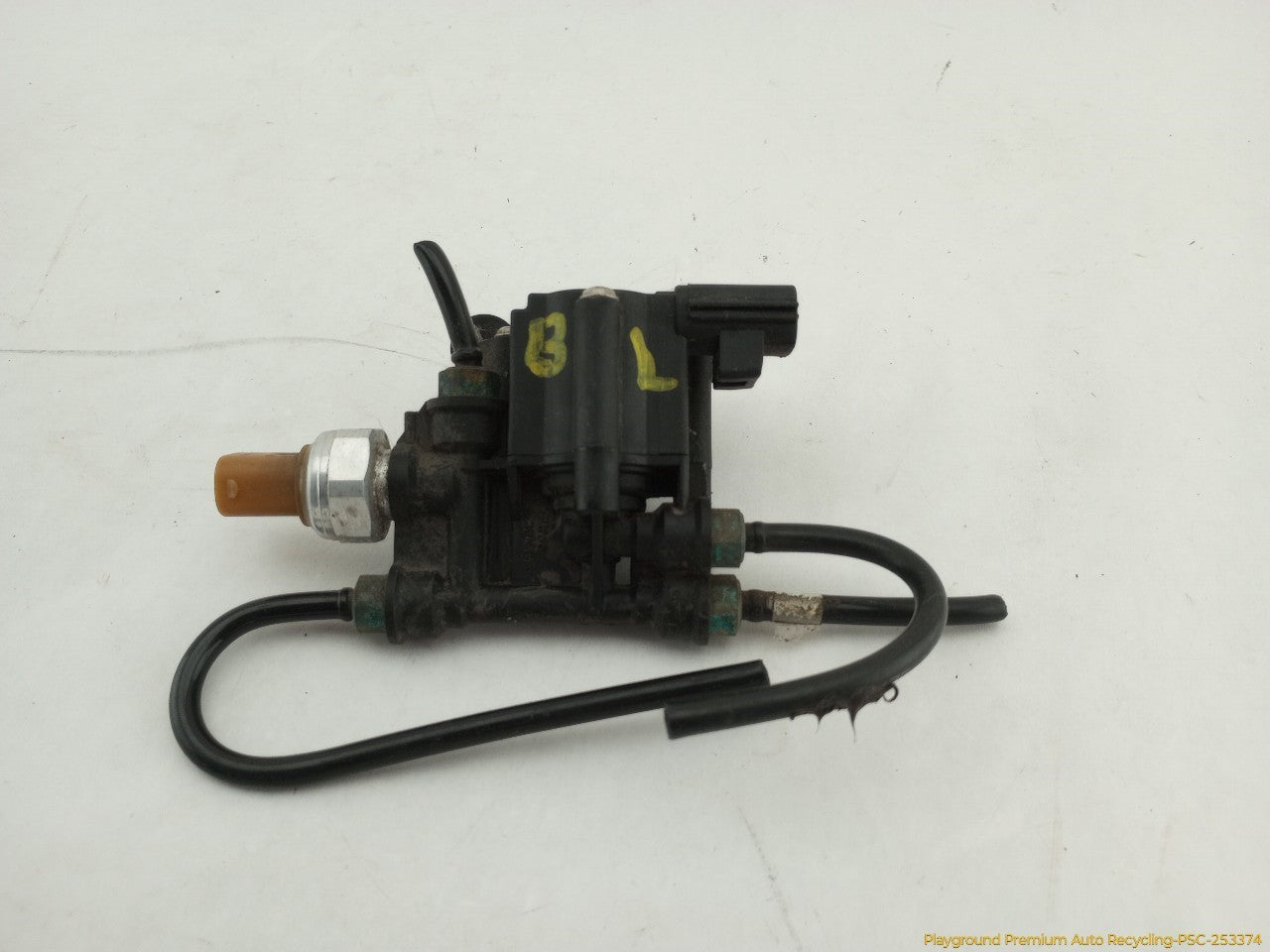 Land Rover LR3 Air Suspension Transfer Relief Valve - 0