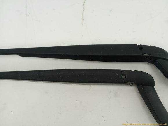 Land Rover LR4 Pair Of Front Wiper Arms