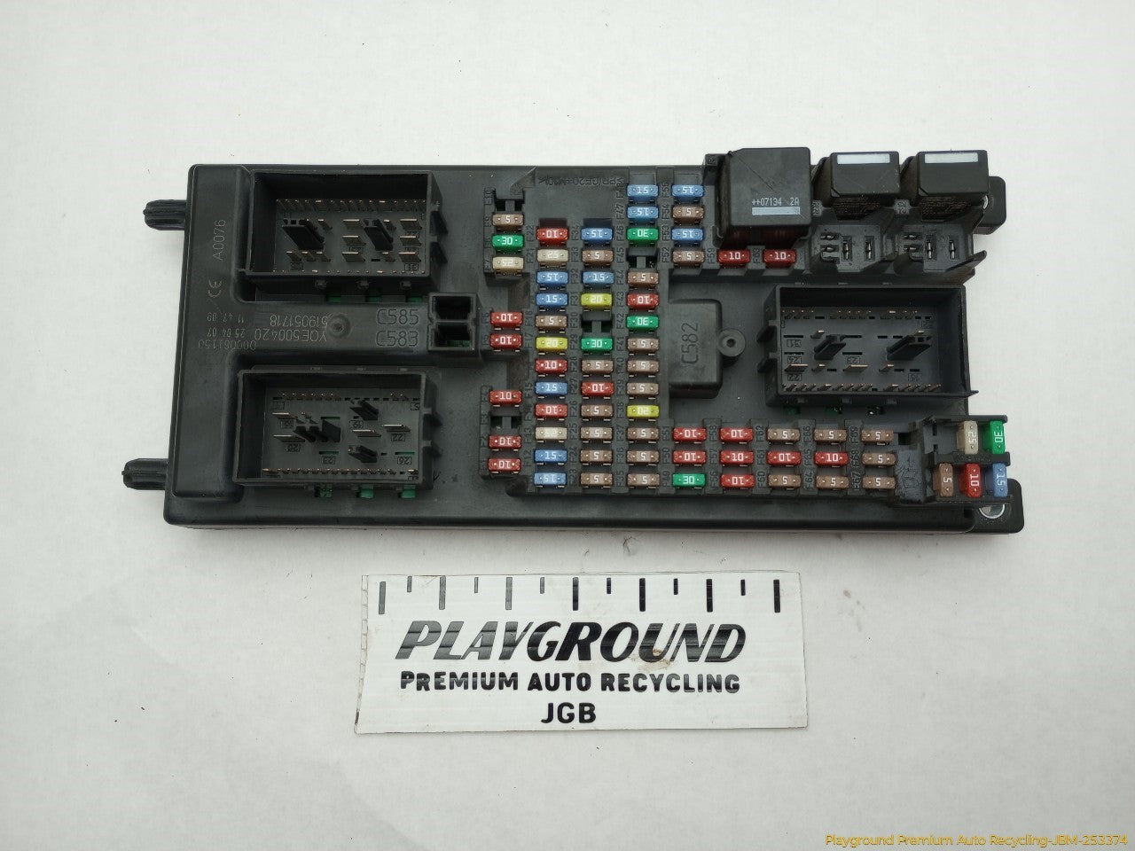 Land Rover LR3 Engine Fuse Box