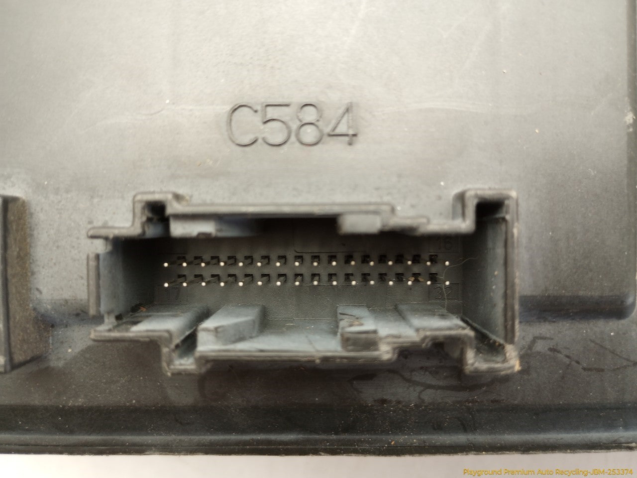 Land Rover LR3 Engine Fuse Box
