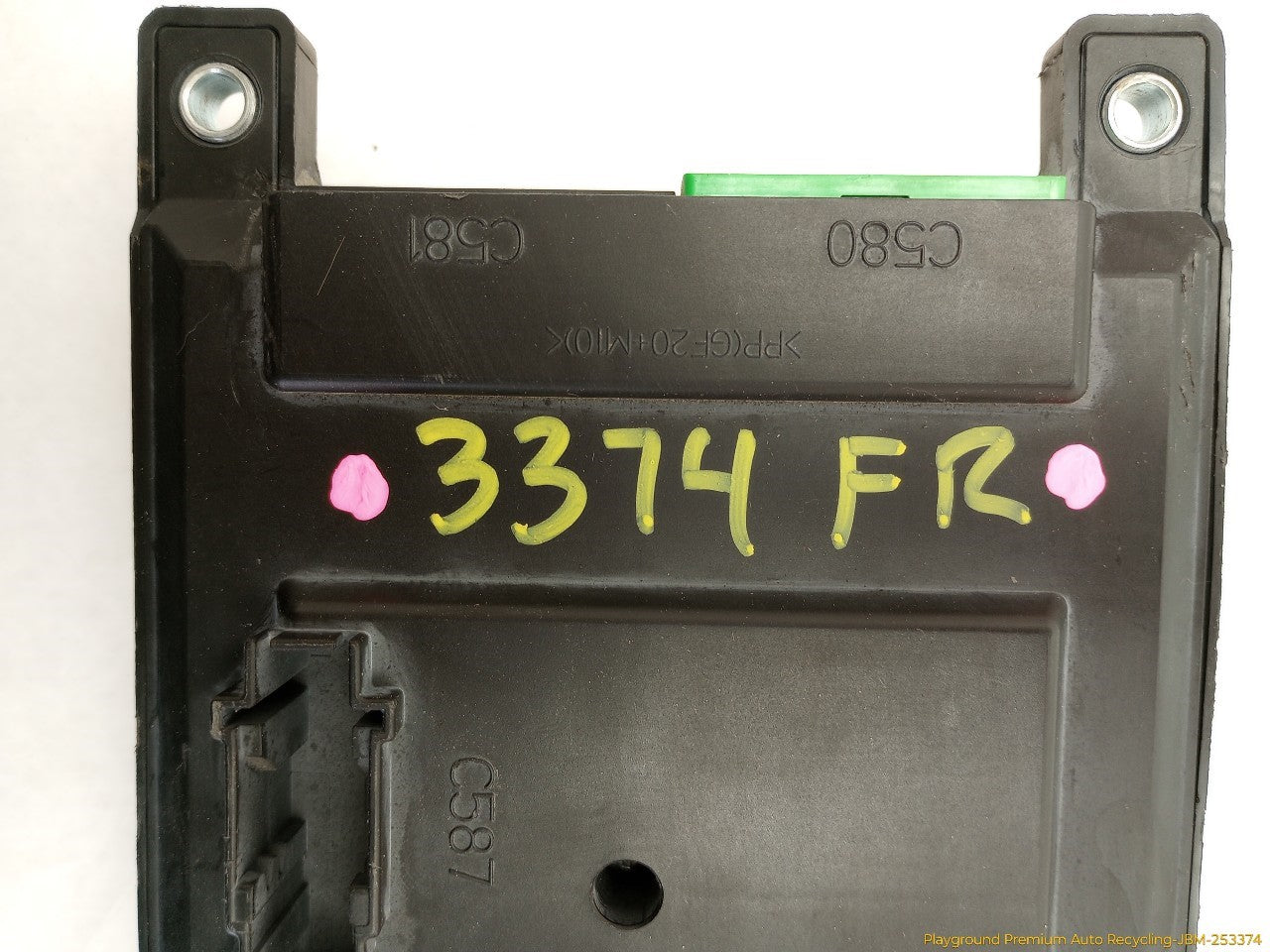 Land Rover LR3 Engine Fuse Box