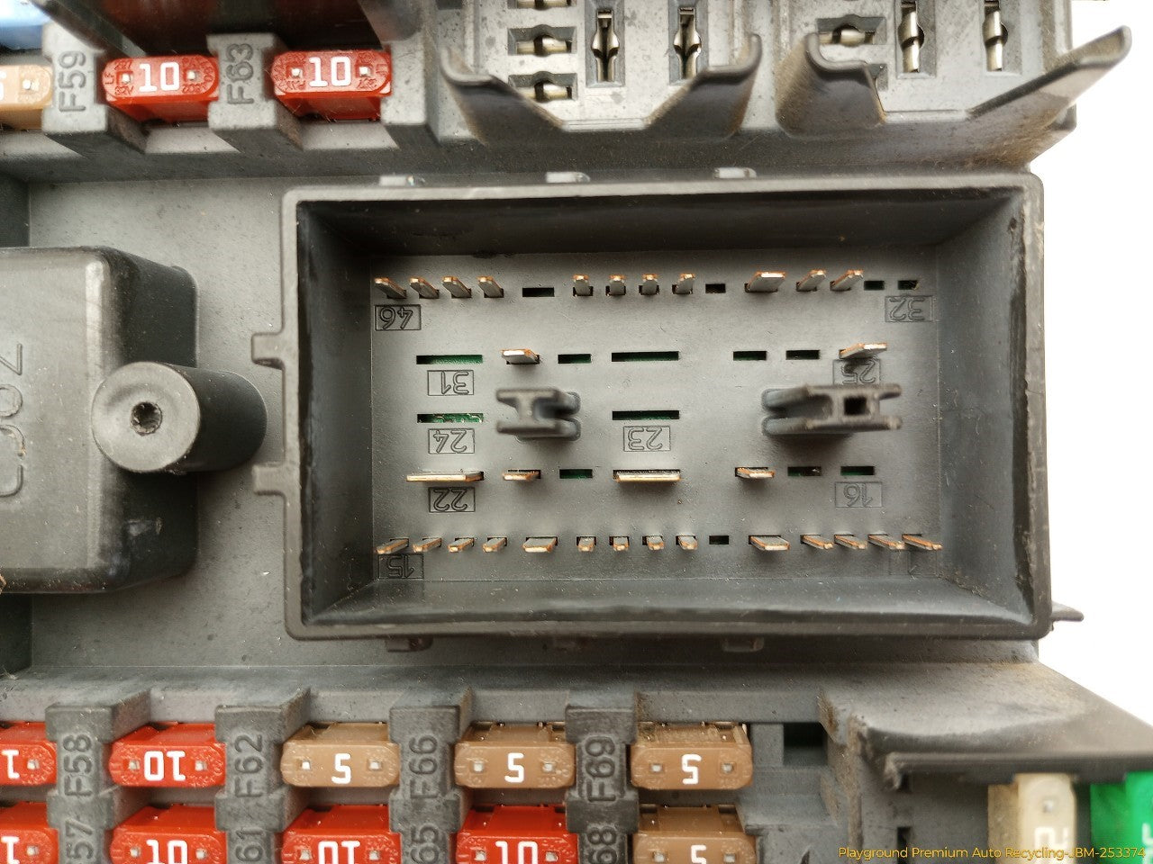 Land Rover LR3 Engine Fuse Box