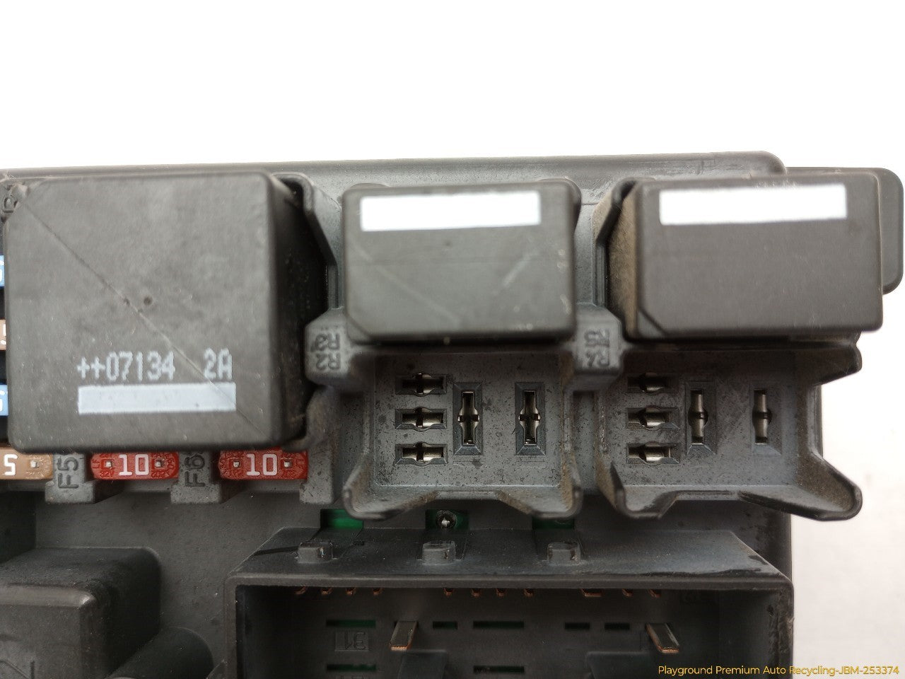Land Rover LR3 Engine Fuse Box