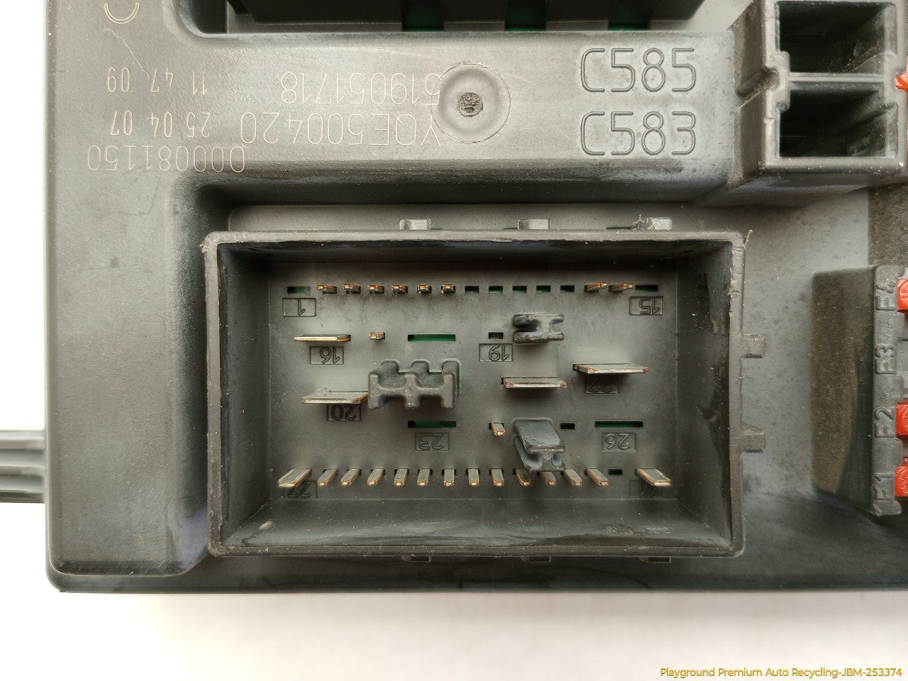 Land Rover LR3 Engine Fuse Box
