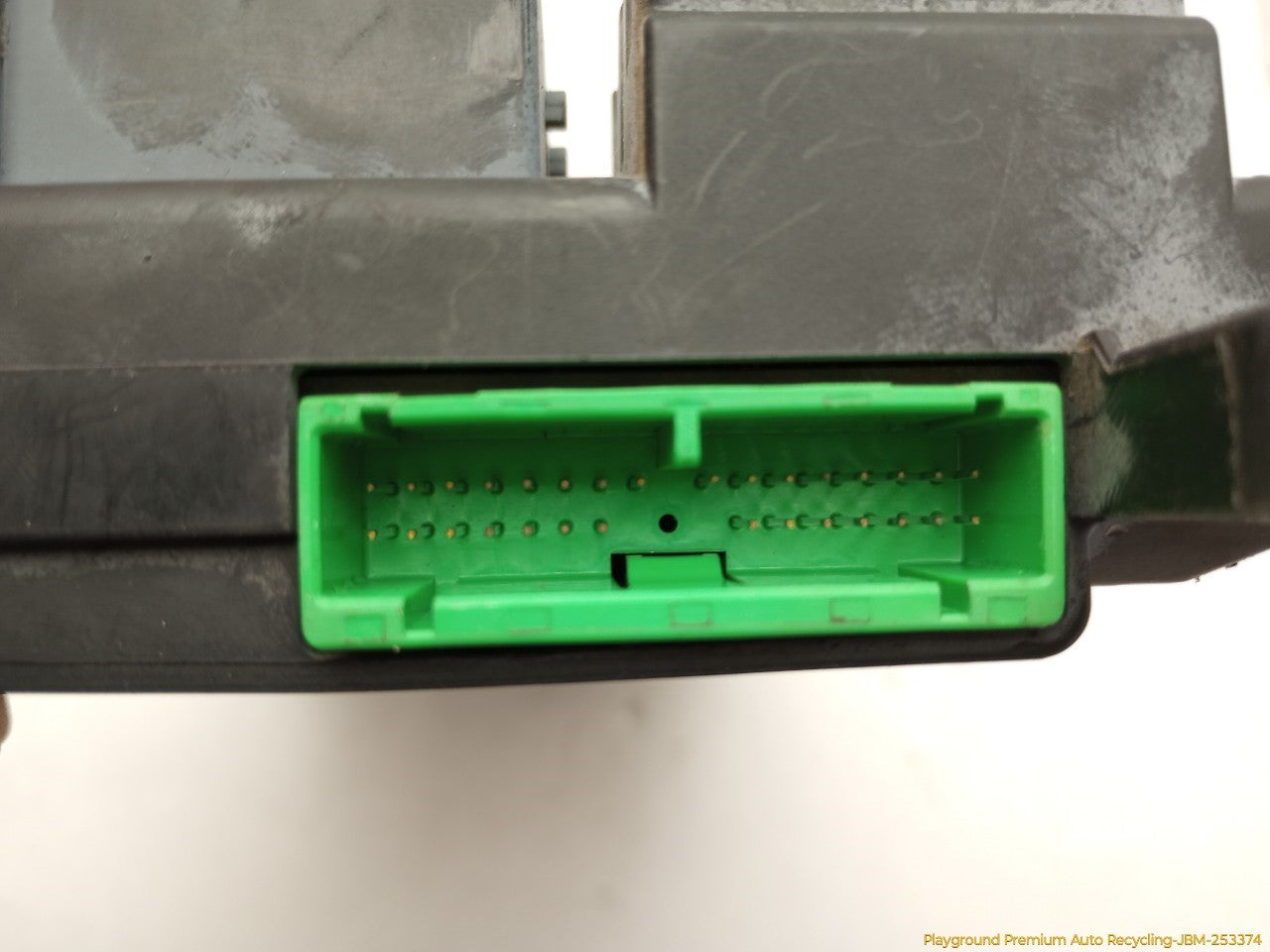 Land Rover LR3 Engine Fuse Box