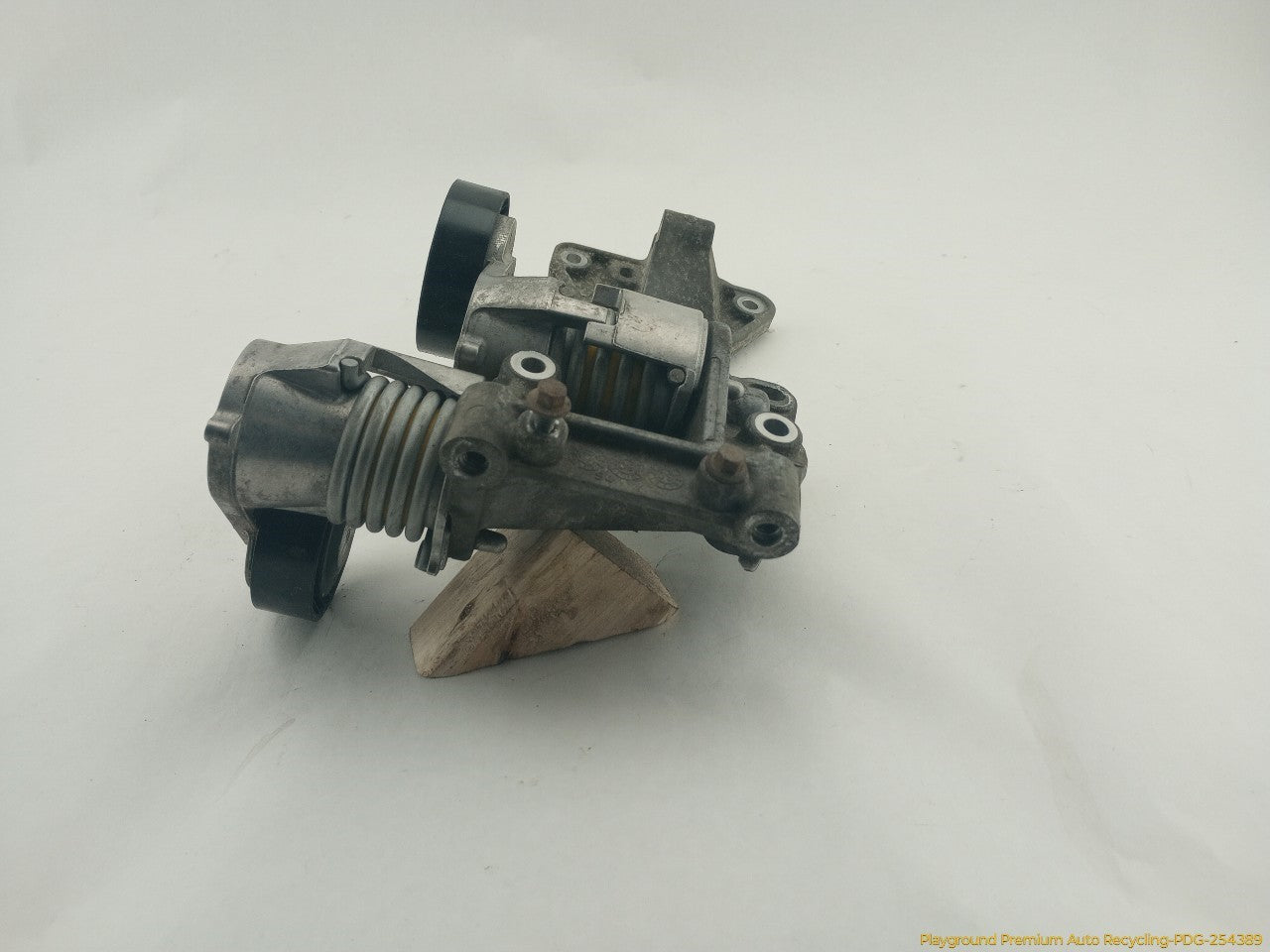 Volvo C30 Alternator Belt Tensioner & Bracket
