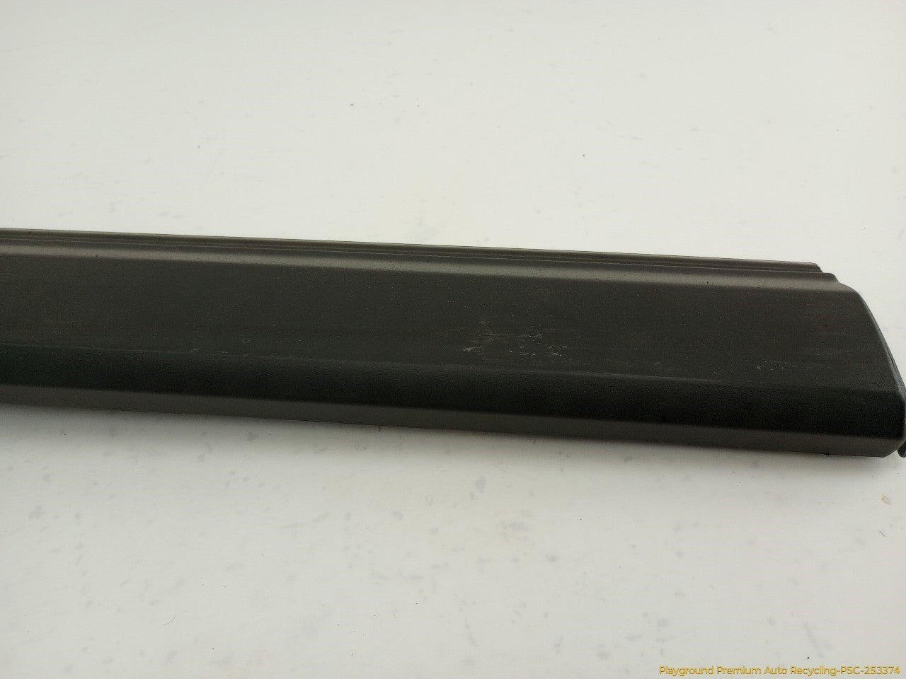 Land Rover LR3 Driver Left Rear Fender Flare & Door Molding