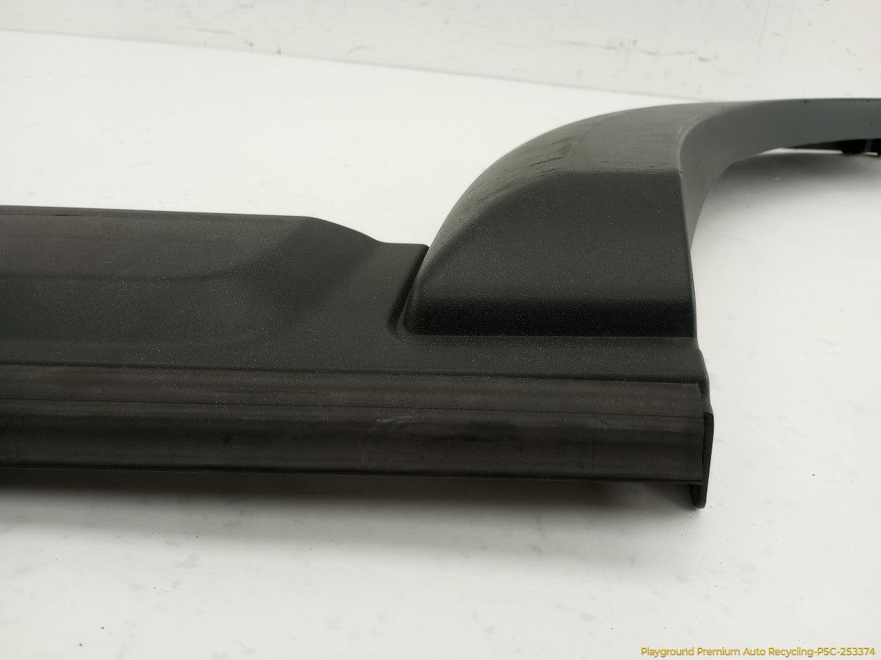 Land Rover LR3 Driver Left Rear Fender Flare & Door Molding