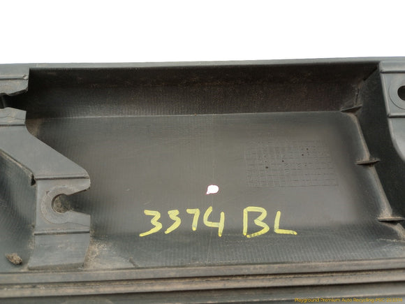 Land Rover LR3 Driver Left Rear Fender Flare & Door Molding