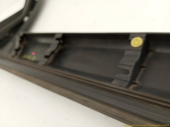 Land Rover LR3 Driver Left Rear Fender Flare & Door Molding