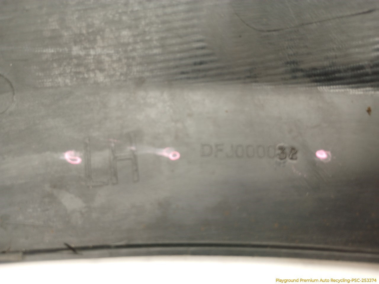 Land Rover LR3 Passenger Right Front Fender Flare