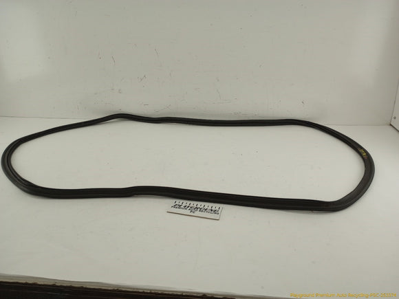 Land Rover LR3 Rear Hatch Molding Seal
