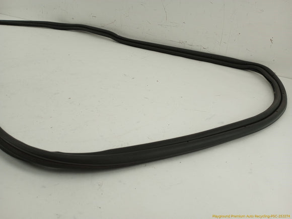 Land Rover LR3 Rear Hatch Molding Seal
