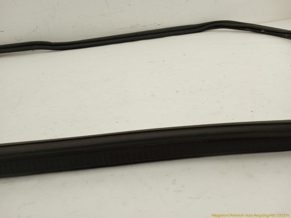 Land Rover LR3 Rear Hatch Molding Seal