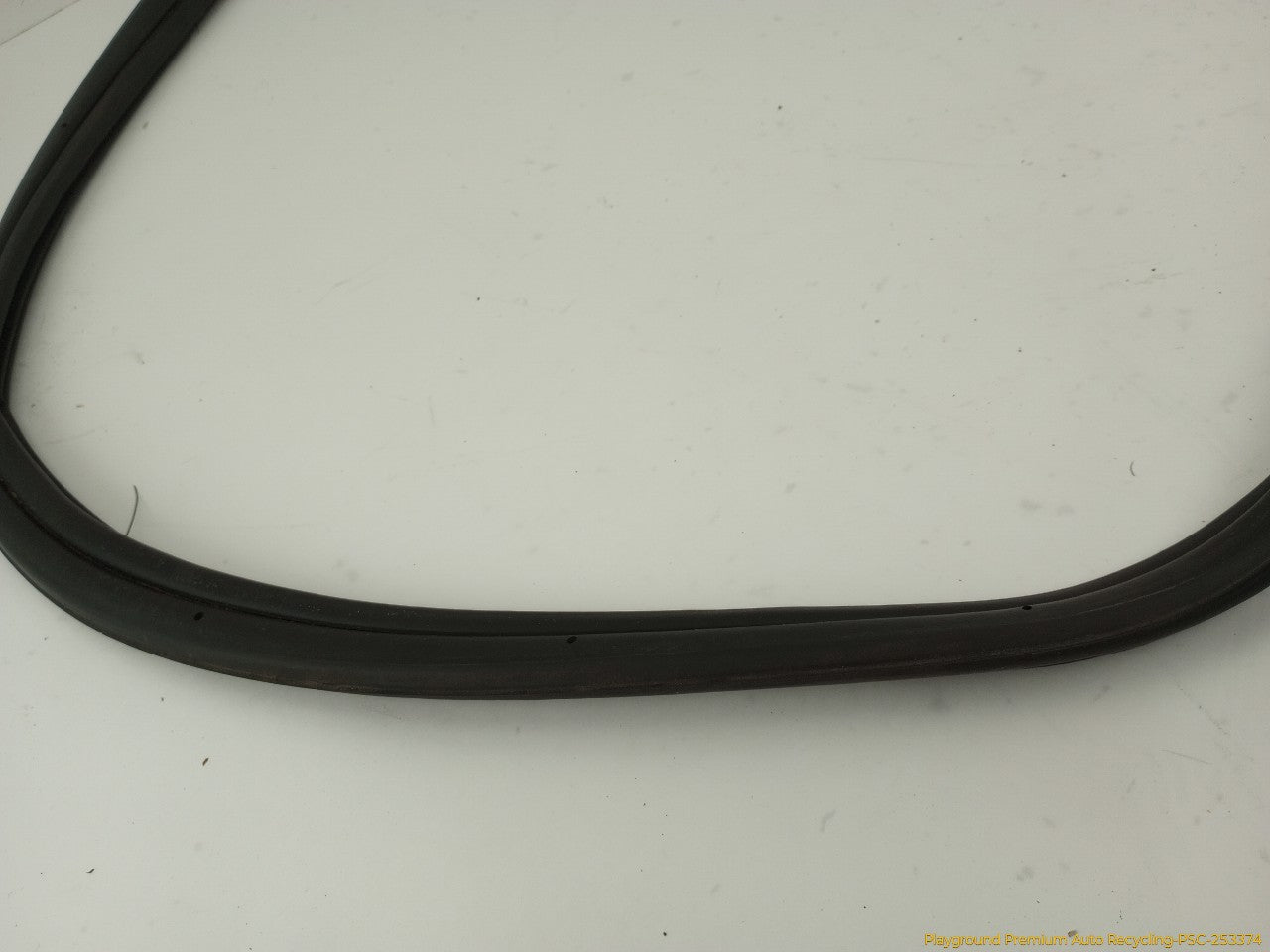 Land Rover LR3 Rear Hatch Molding Seal