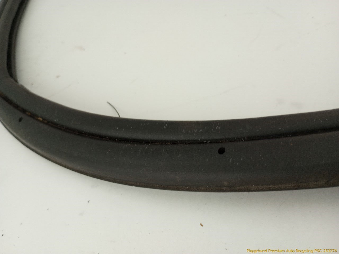 Land Rover LR3 Rear Hatch Molding Seal