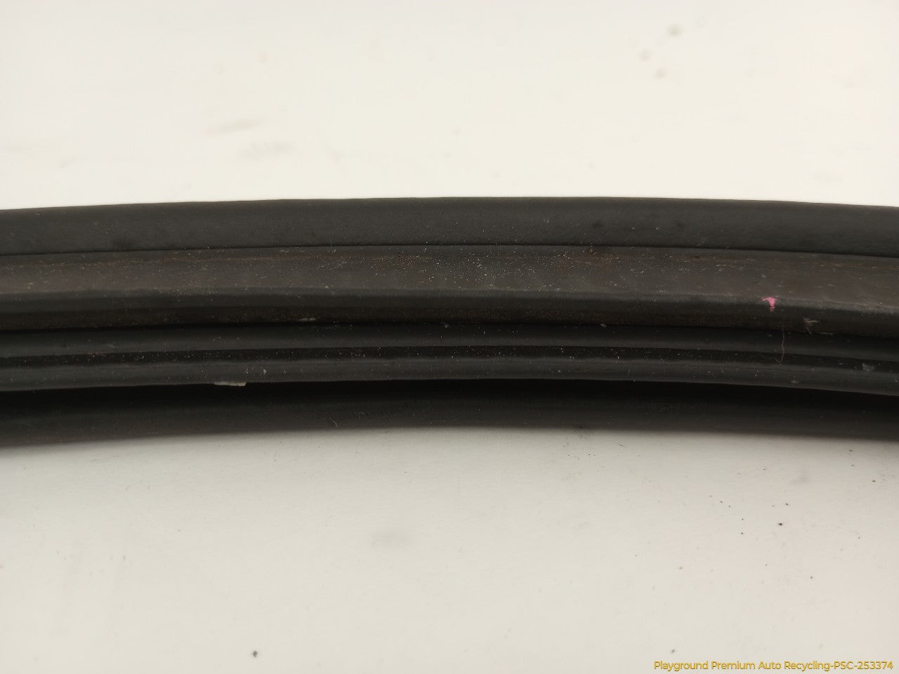 Land Rover LR3 Rear Hatch Molding Seal
