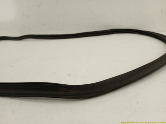 Land Rover LR3 Rear Hatch Molding Seal
