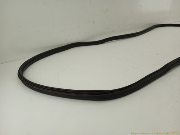 Land Rover LR3 Rear Hatch Molding Seal