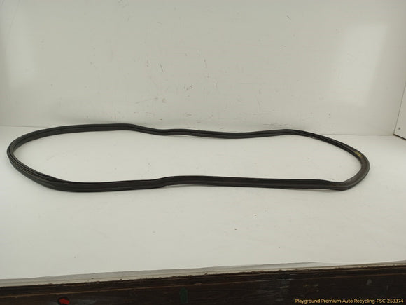 Land Rover LR3 Rear Hatch Molding Seal
