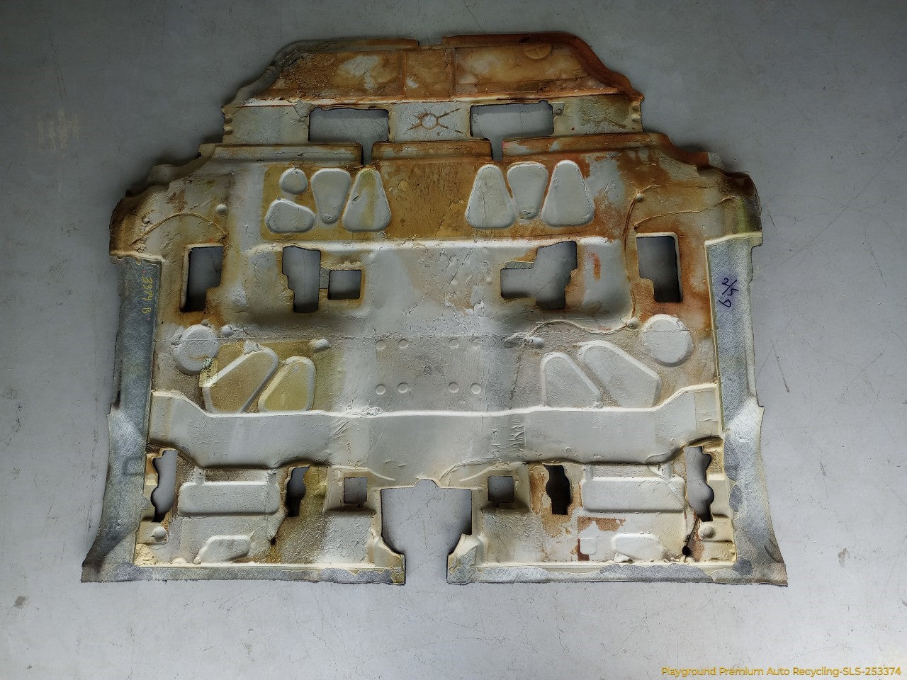 Land Rover LR3 Middle Section Floor Carpet