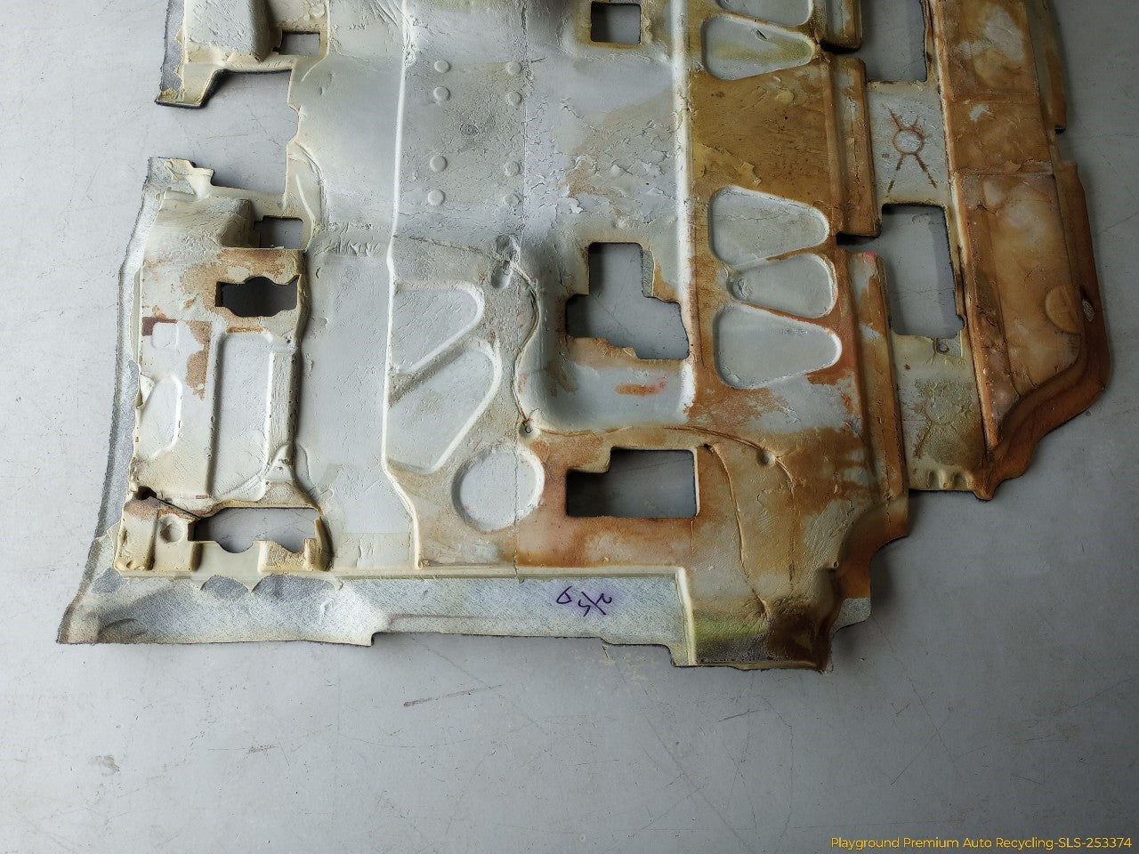 Land Rover LR3 Middle Section Floor Carpet