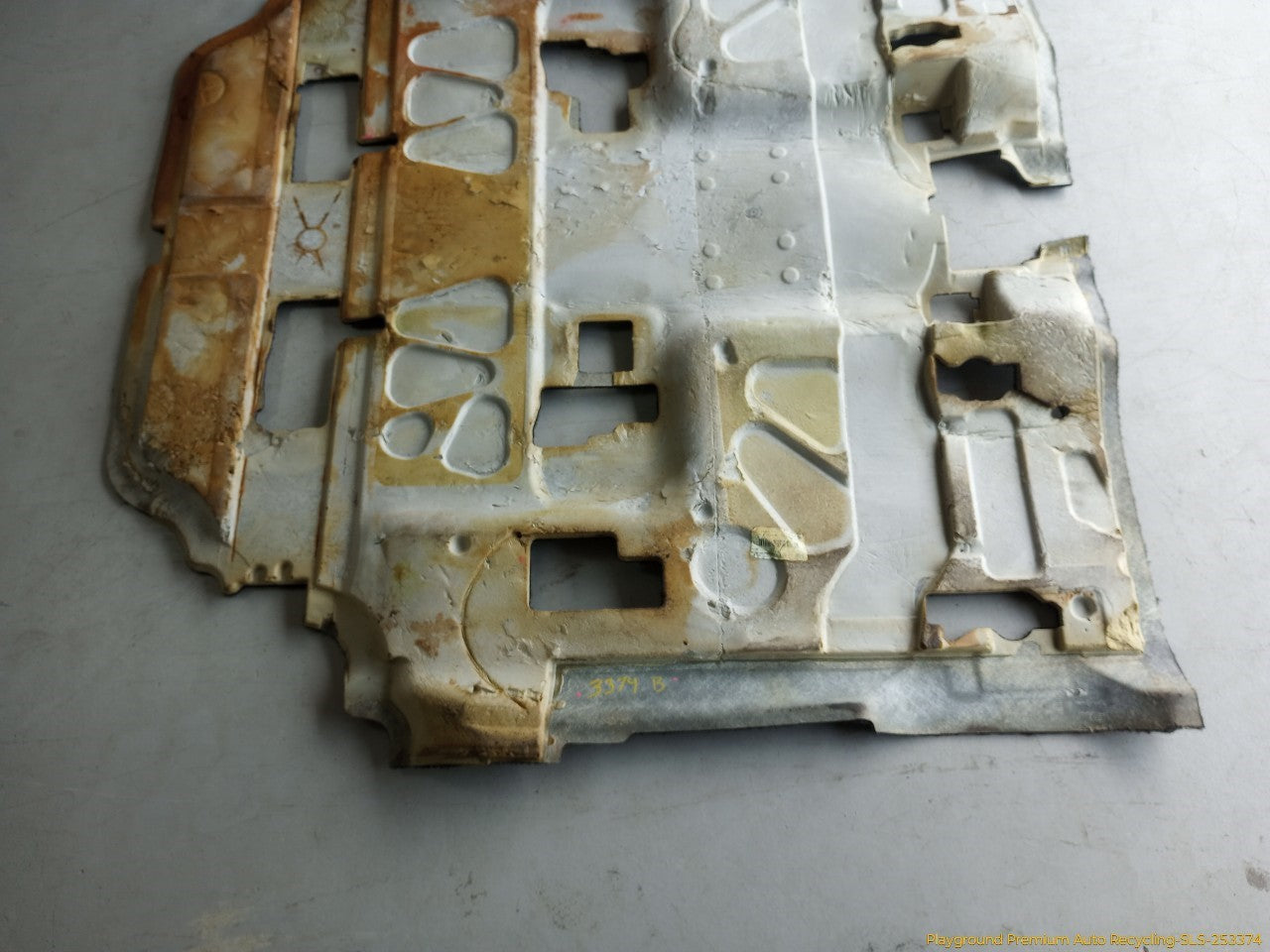 Land Rover LR3 Middle Section Floor Carpet