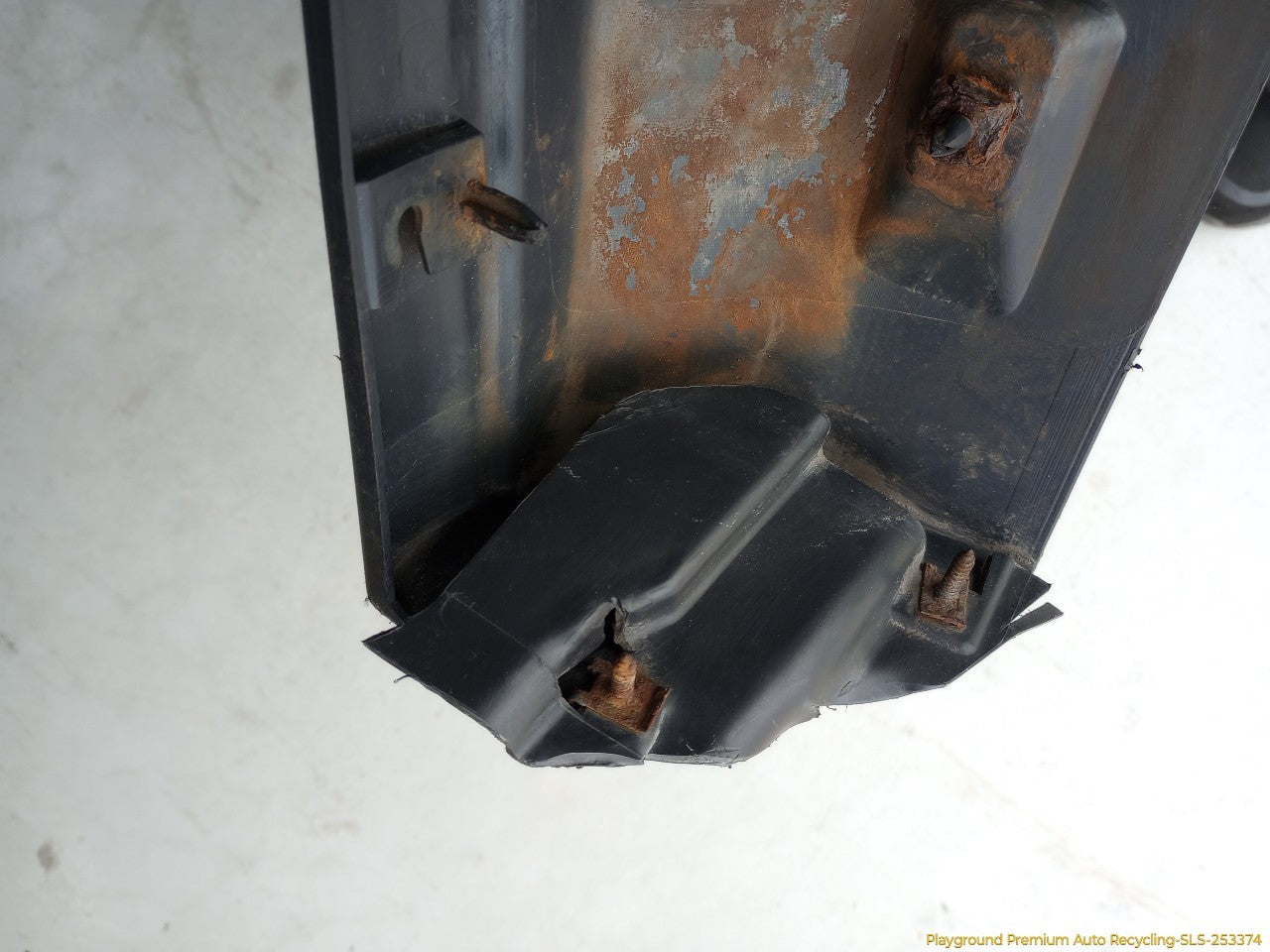 Land Rover LR3 Driver Left Rocker Panel Side Skirt