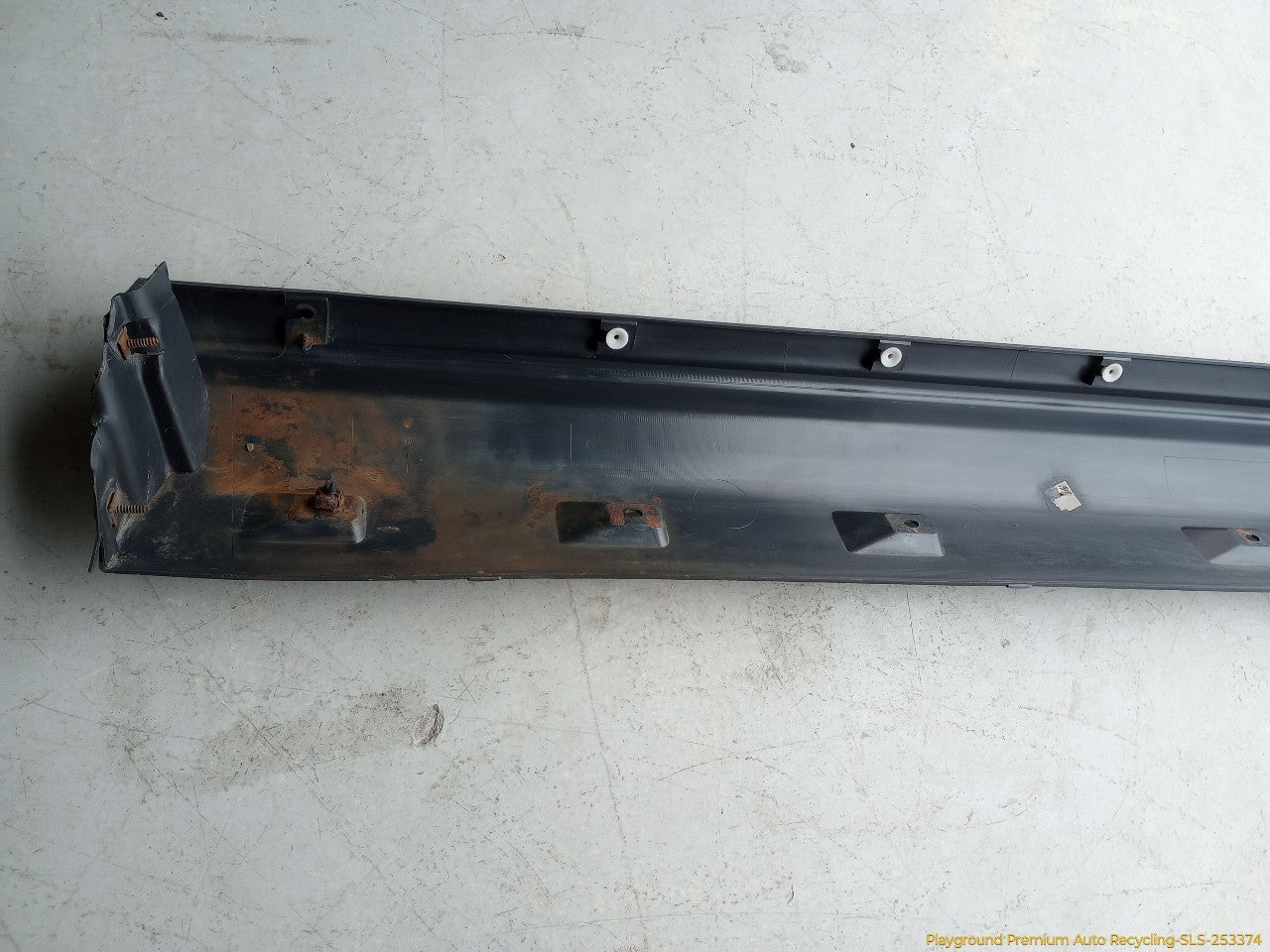 Land Rover LR3 Driver Left Rocker Panel Side Skirt