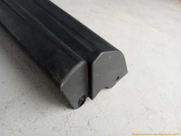 Land Rover LR3 Passenger Right Rocker Panel Side Skirt