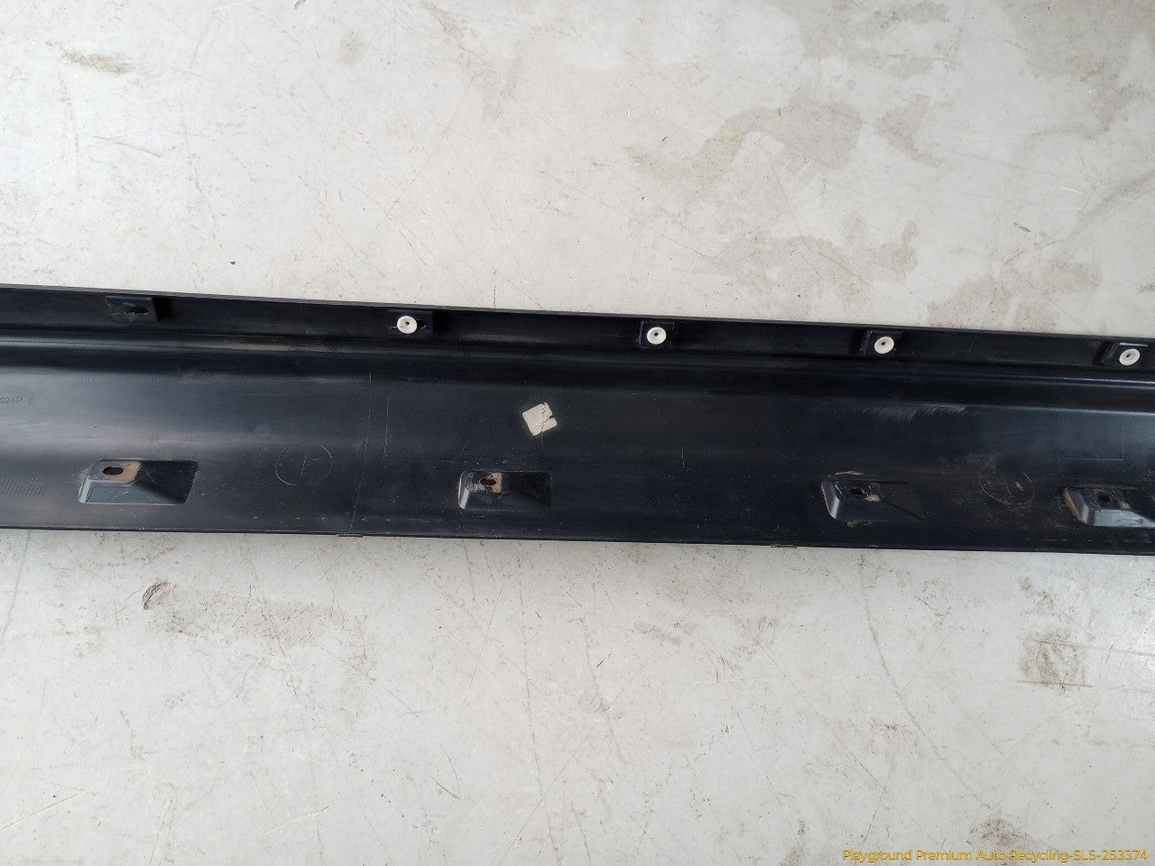 Land Rover LR3 Passenger Right Rocker Panel Side Skirt