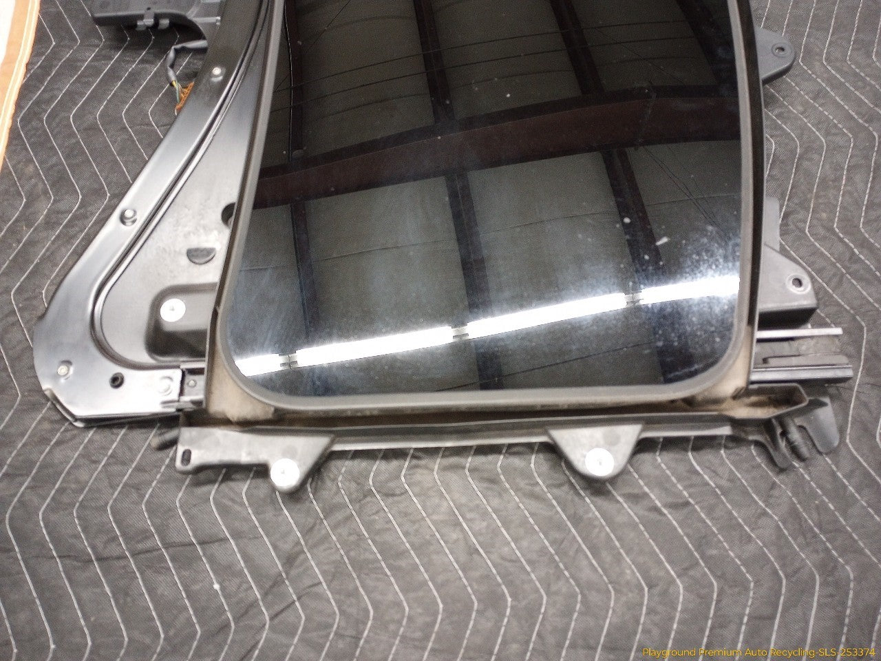 Land Rover LR3 Sun Roof Assembly - 0