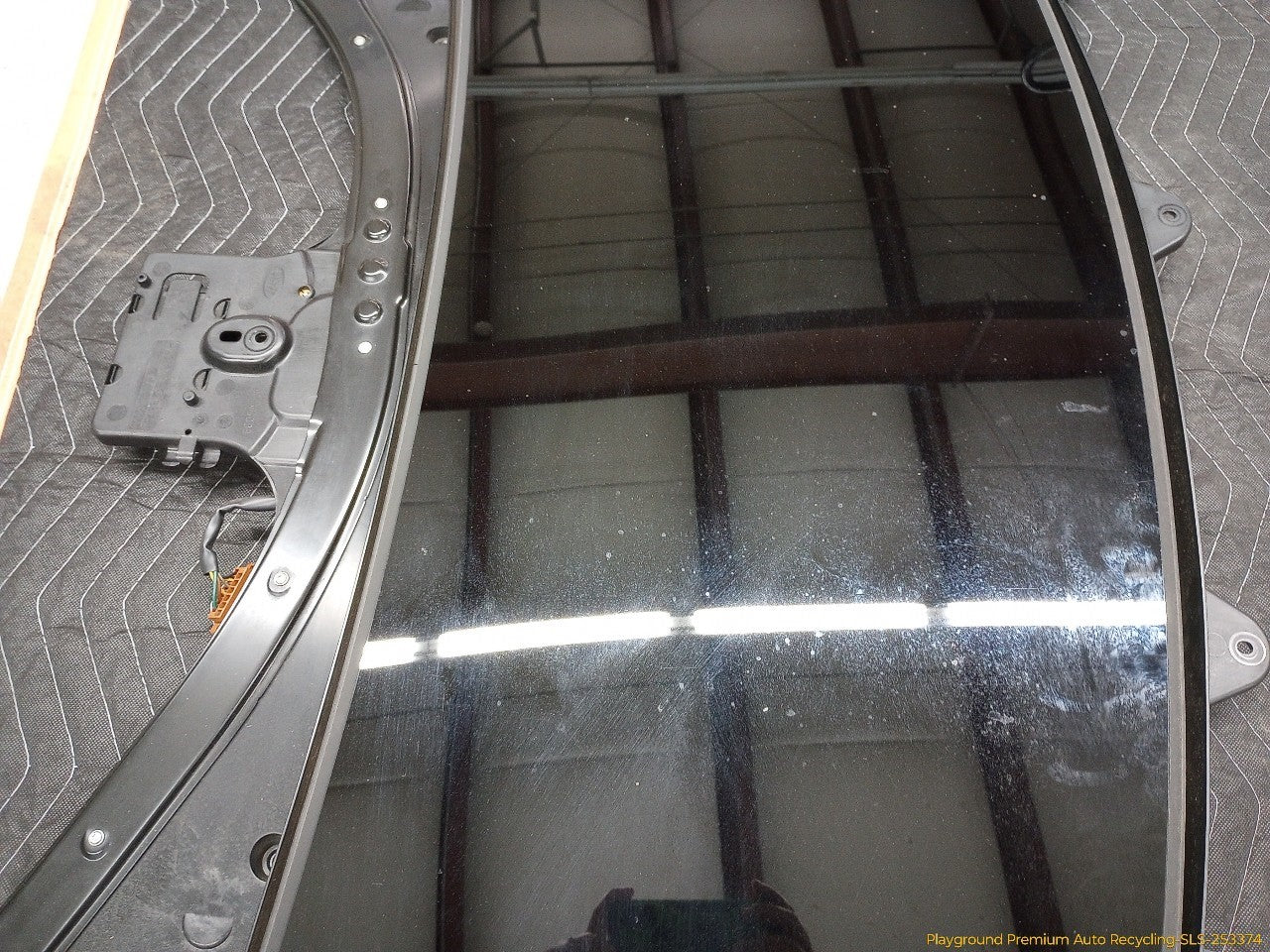 Land Rover LR3 Sun Roof Assembly