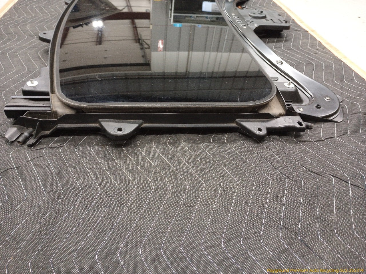Land Rover LR3 Sun Roof Assembly