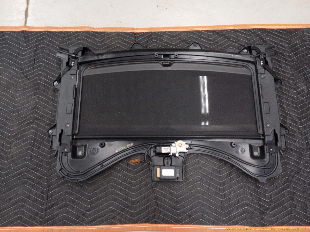 Land Rover LR3 Sun Roof Assembly
