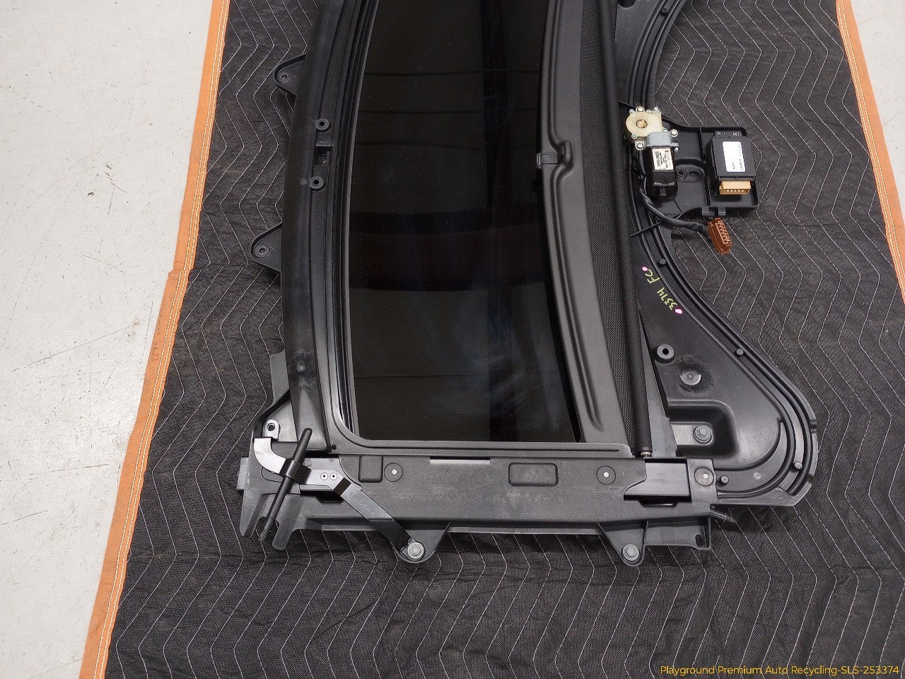 Land Rover LR3 Sun Roof Assembly