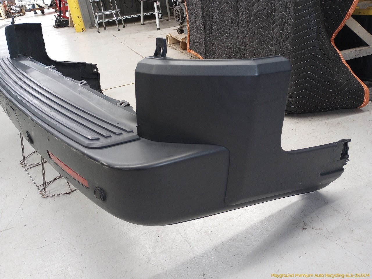 Land Rover LR3 Rear Bumper Cover
