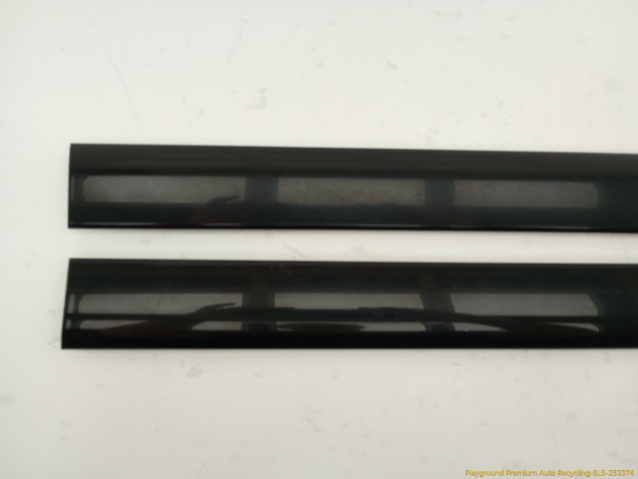 Land Rover LR3 Pair Of Rear Quarter Window Upper Trim - 0