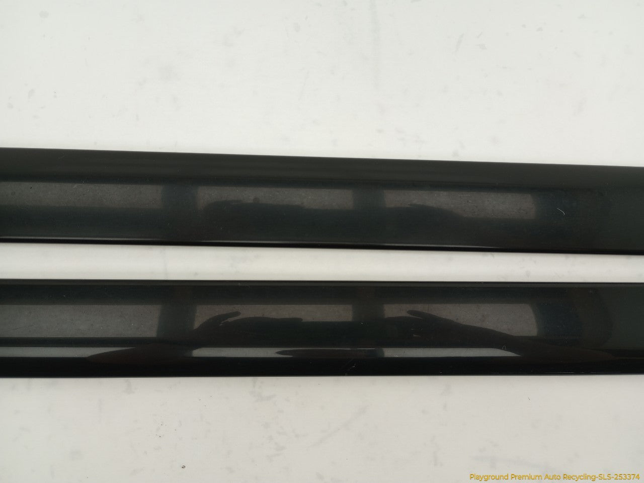 Land Rover LR3 Pair Of Rear Quarter Window Upper Trim